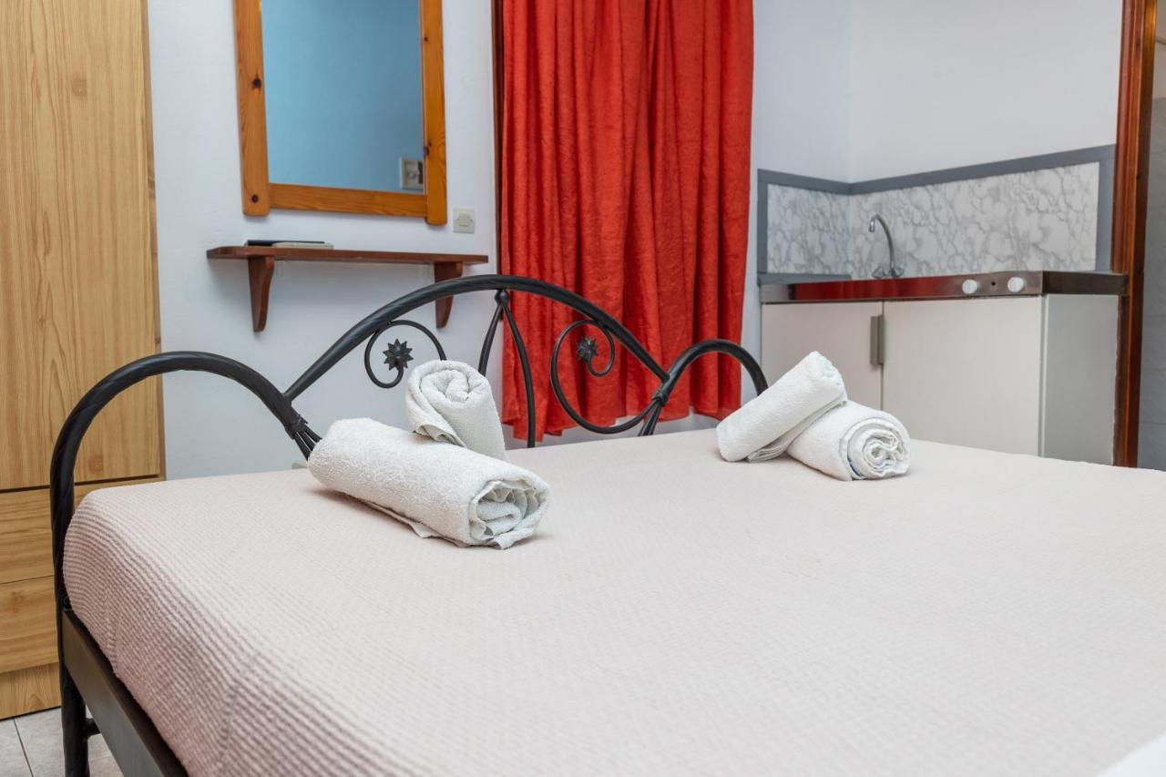 Depis Economy Apartments Naxos City Esterno foto